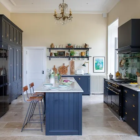 Refurbished Chateau Sleeps 20 With Luxury Pool Hébergement de vacances
