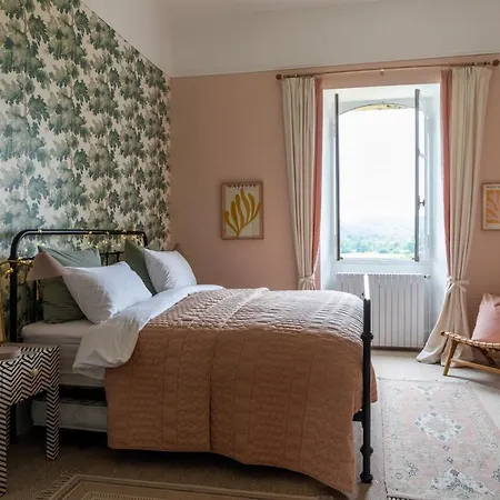 Stunning Refurbished Chateau In South West France Сasa de vacaciones