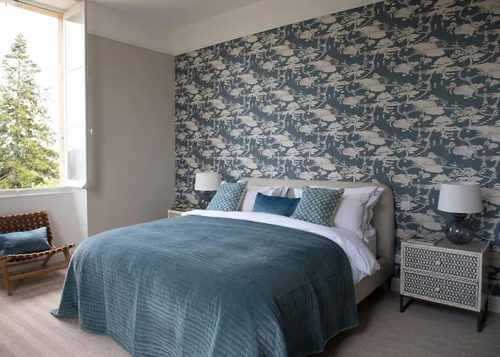 Дом отдыха Refurbished Chateau Sleeps 20 With Luxury Pool *