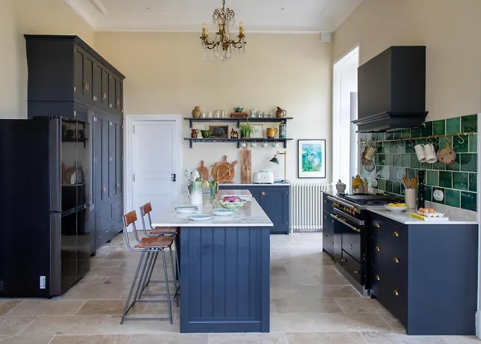 Refurbished Chateau Sleeps 20 With Luxury Pool Дом отдыха